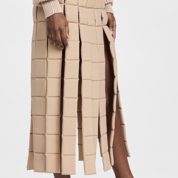 A.W.A.K.E. MODE High Waisted Multi Slits Quilted Midi-Skirt Beige 38 (4) NWT - Picture 3 of 12